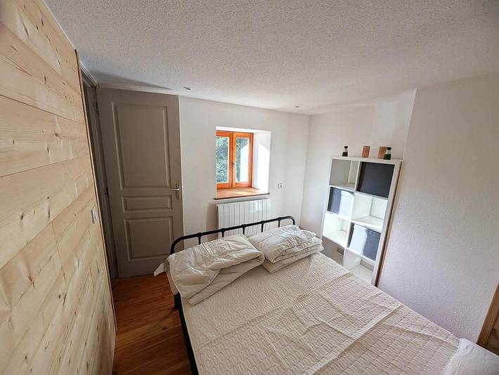 Location de vacances pour 12 personnes, avec terrasse et jardin ainsi que sauna et jacuzzi, animaux acceptés dans Chalmazel-Jeansagnière - 4