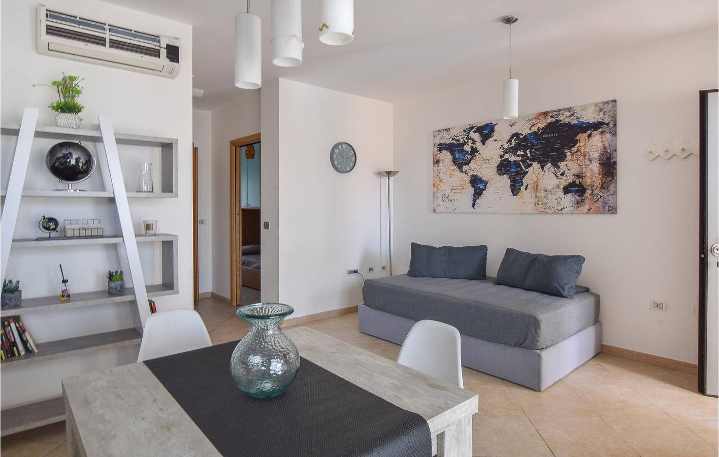 Ganze Ferienwohnung, Appartement am Pool mit Küche und Parkplatz: Assemini in Assemini, Campidano