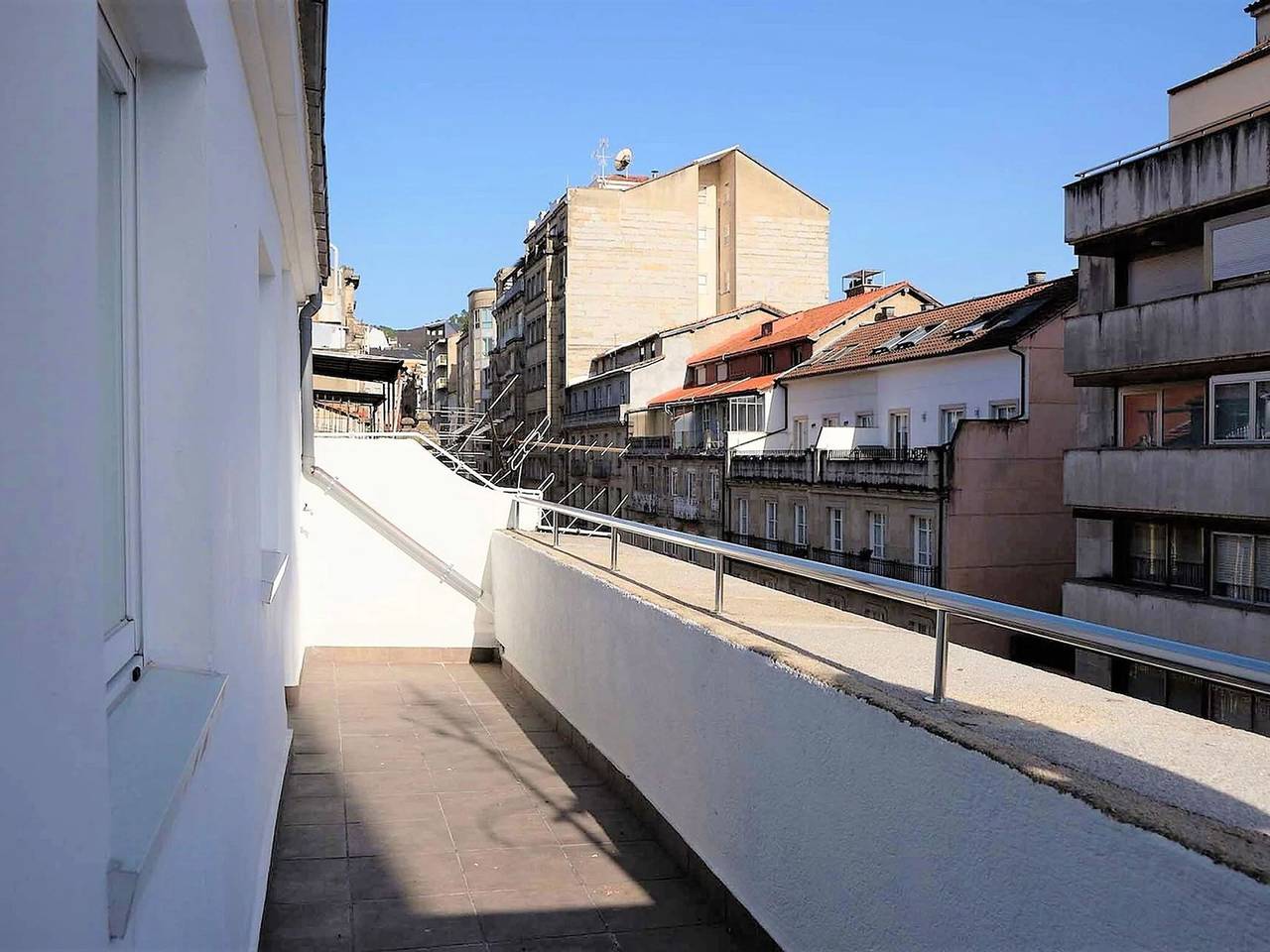 Entire apartment, Inviting Apartment in Ourense with Private Terrace in Ourense, Ourense Region