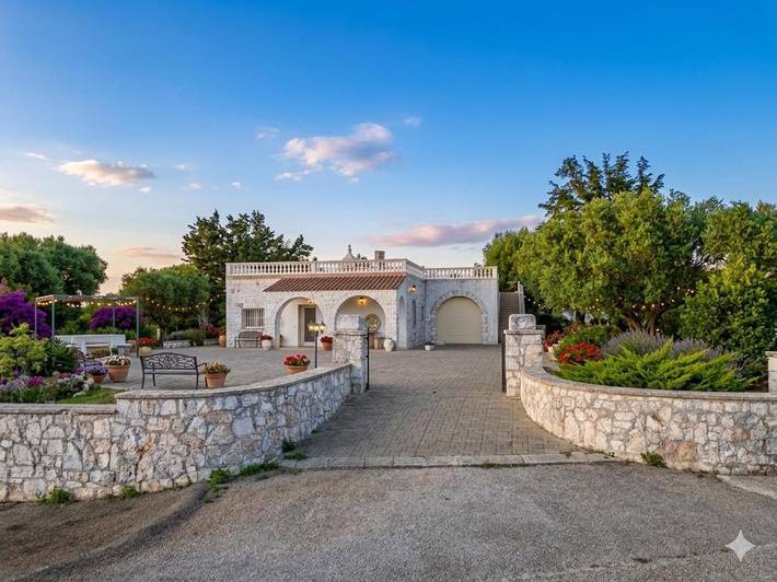 Location de vacances pour 7 personnes, avec piscine ainsi que jardin et vue à Impalata - 4