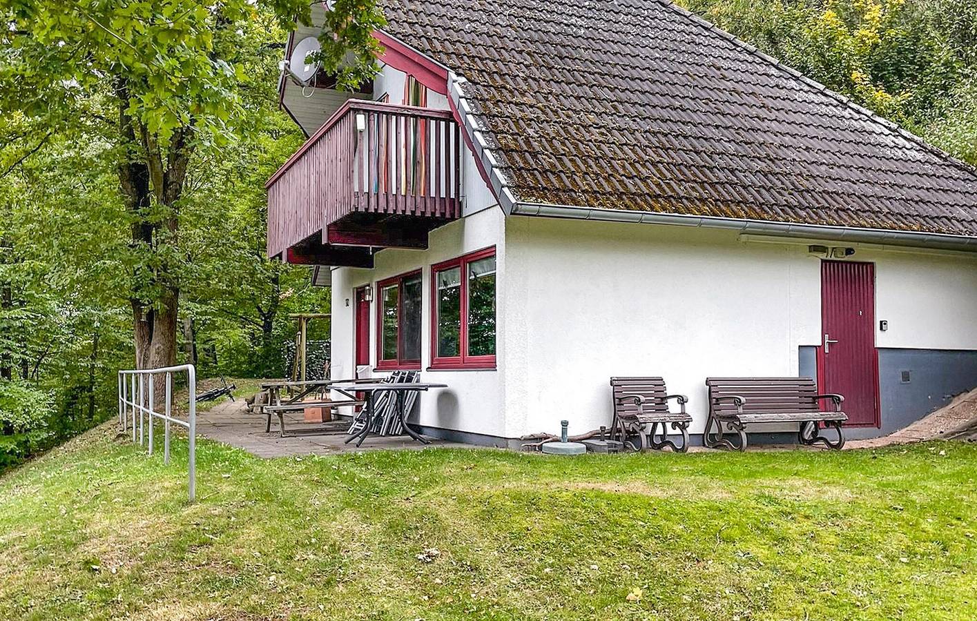 Appartement met uitzicht op het meer, terras en parkeerplaats in Reimboldshausen in Reimboldshausen, Kirchheim