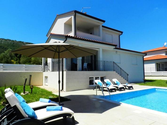 Villa für 8 Personen, mit Garten und Ausblick sowie Pool - 1