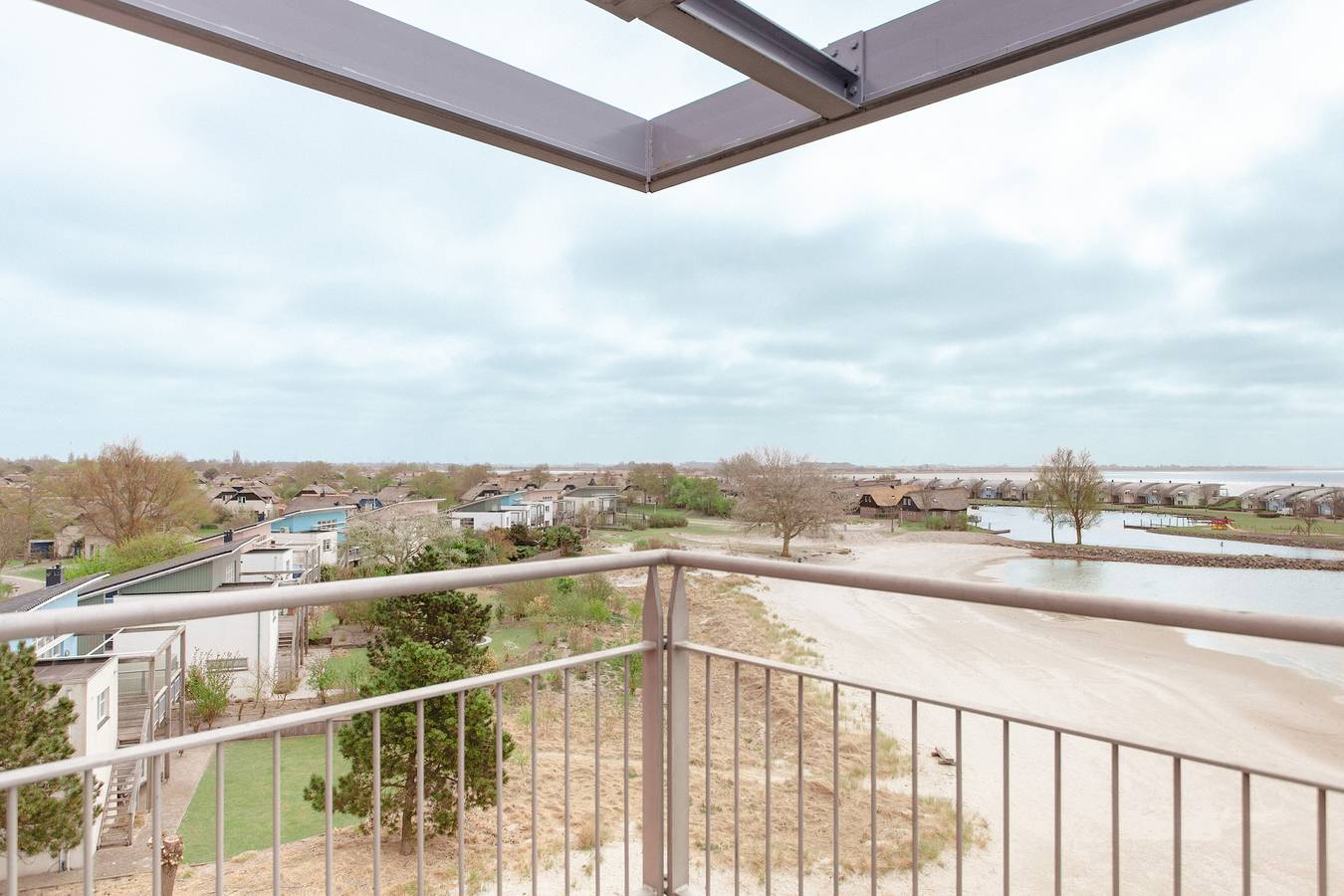 Entire apartment, Beach Resort Makkum — Apartment Residence Sudersee - Penthouse - 4 persons in Makkum, Lake Ijssel