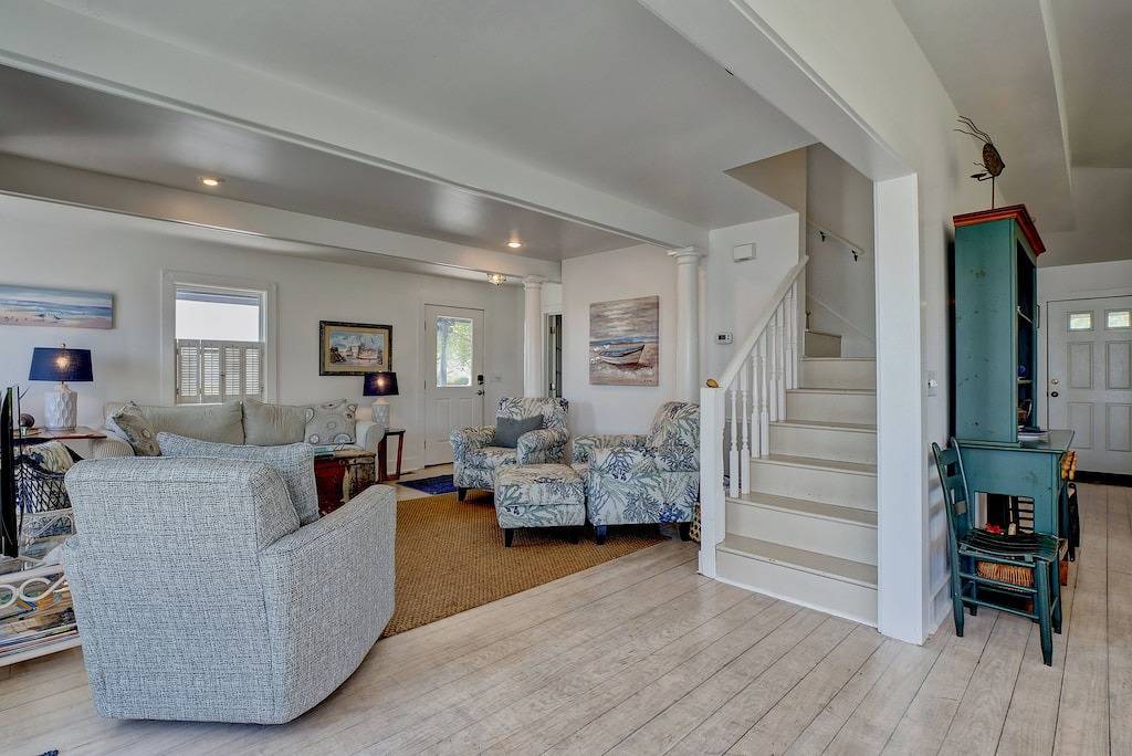 Waterfront, gorgeous, Pvt Dock, relax, Downtown, fish, Retreat in Swansboro, Camp Lejeune