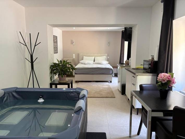 Hôtel pour 3 personnes, avec jacuzzi et balcon dans Longevelle-sur-Doubs