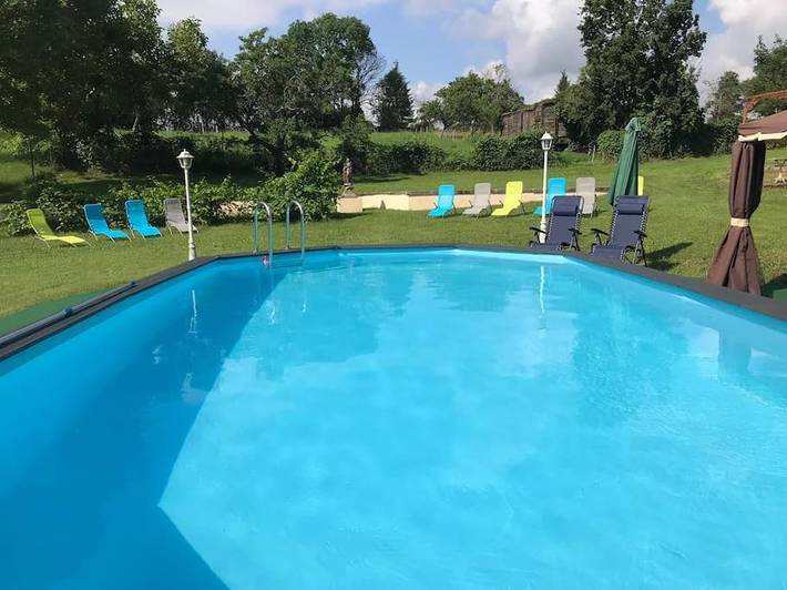 Location de vacances pour 13 personnes, avec piscine ainsi que vue et balcon, adapté aux familles à Mirecourt - 2