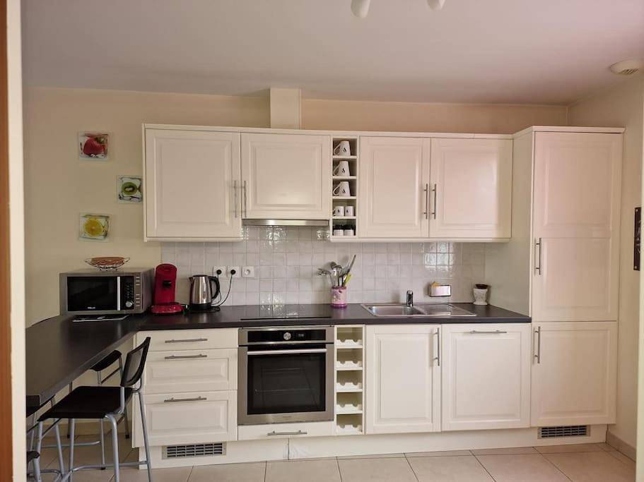 Appartement entier, Two-Bedroom Apartment in Viry-Châtillon, Essonne