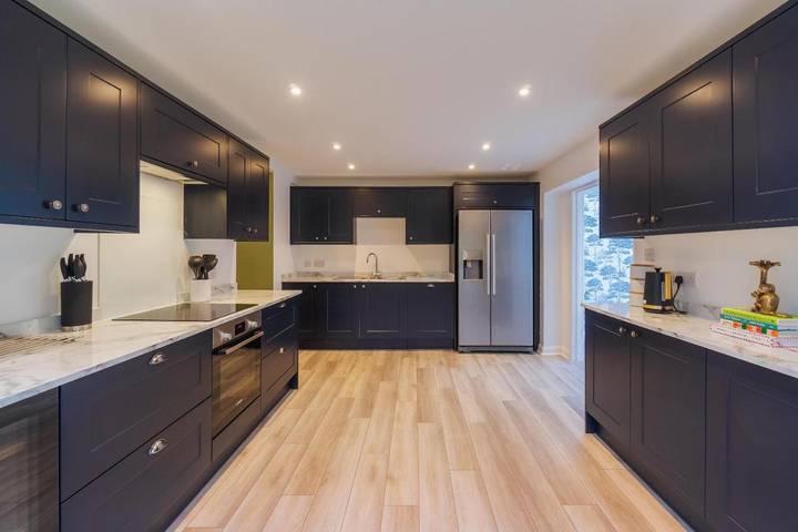 Location de vacances pour 16 personnes, avec vue ainsi que balcon et piscine, animaux acceptés à Windsor - 3