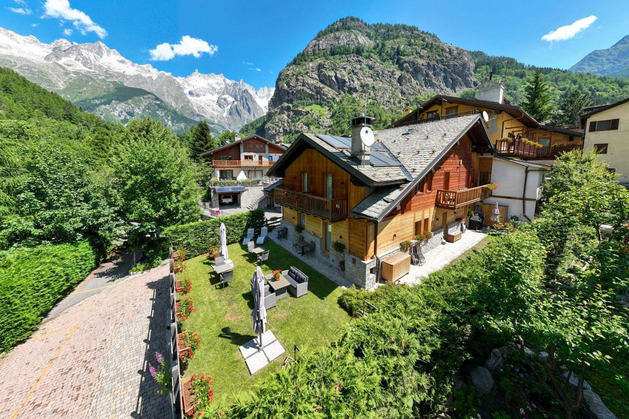 L'Abri des Amis in Courmayeur, Alpes valaisannes