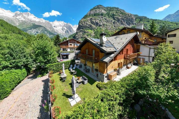 Maison d’hôte pour 2 personnes, avec Balcon ainsi que Jardin et Vue à Courmayeur