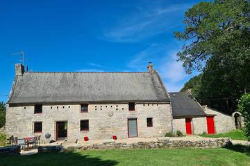 Gîte pour 6 personnes, avec jardin à Scaër