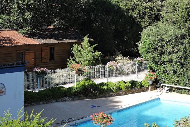 Gîte pour 2 personnes, avec Jacuzzi ainsi que Terrasse et Piscine à Saint-Jean-du-Pin