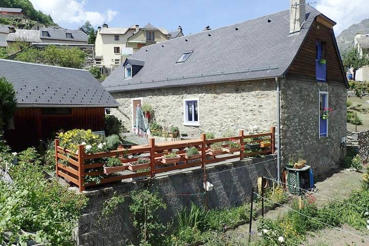 Gîte pour 3 personnes, avec vue ainsi que terrasse et jardin à Grust - 3