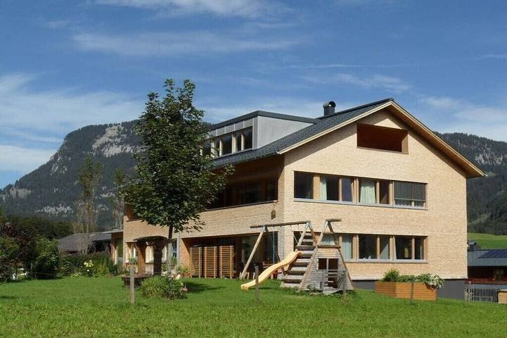 Ferienhaus für 6 Personen, mit Balkon und Sauna in Schoppernau