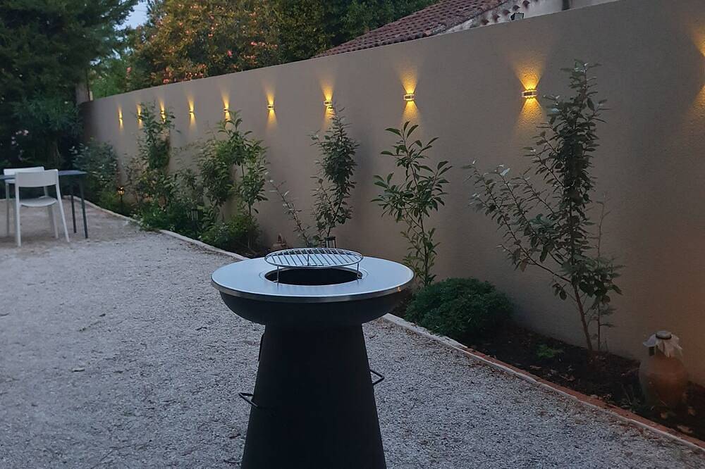 Maisonnette des pensées with private entrance and garden in Carpentras, Vaucluse