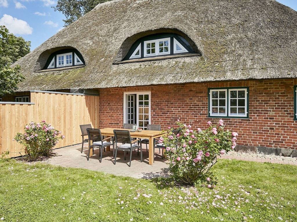Ferienhaus in Göhl mit Schwimmbecken in Göhl, Ostholstein