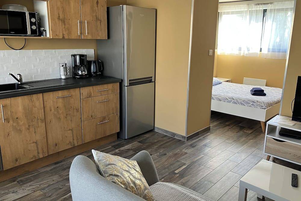 Appartement entier, T1 tout équipé / Parking privé / 5mn Centre ville / 5mn Chd in La Roche-sur-Yon, Vallée de la Loire