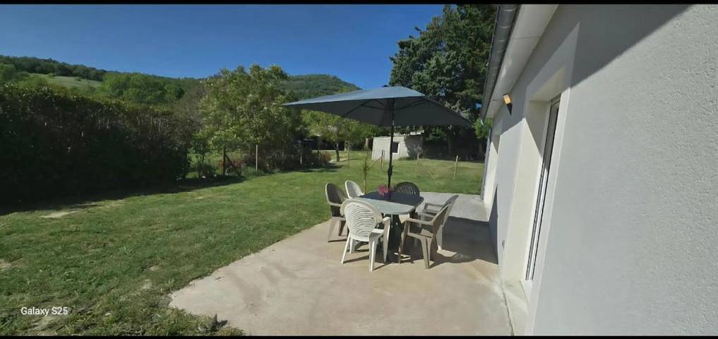 Location de vacances pour 6 personnes, avec jardin et vue, animaux acceptés à Saint-Lager-Bressac - 4