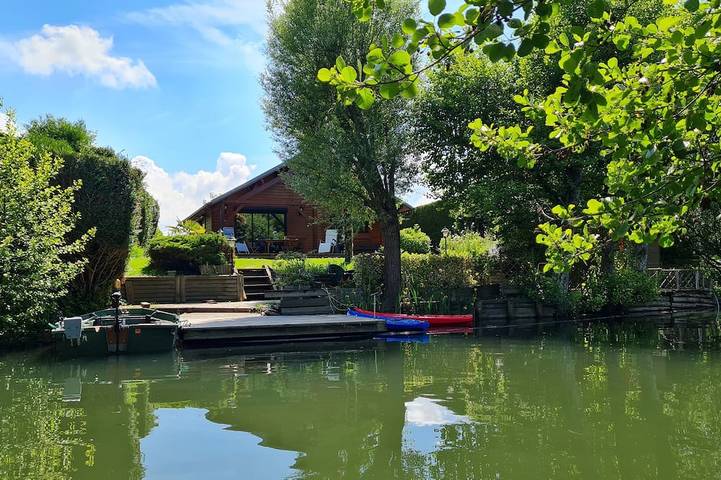 Gîte pour 6 personnes, avec jardin à Vinneuf