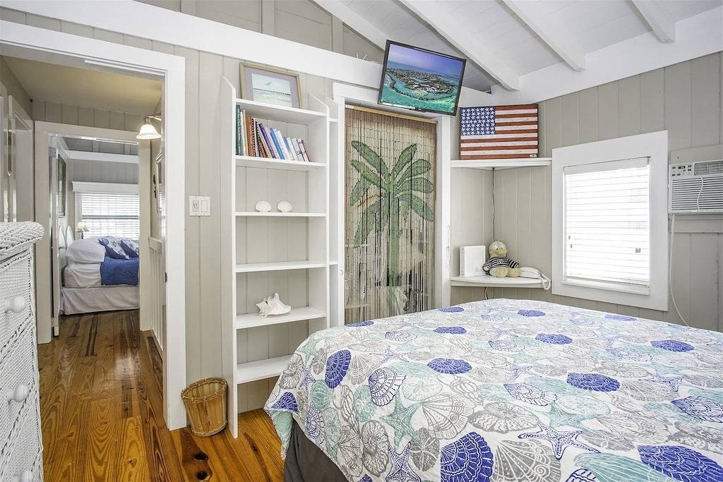 Conch Key Cottage 2 bed 1 bath home w/ramp access in Duck Key, Monroe County