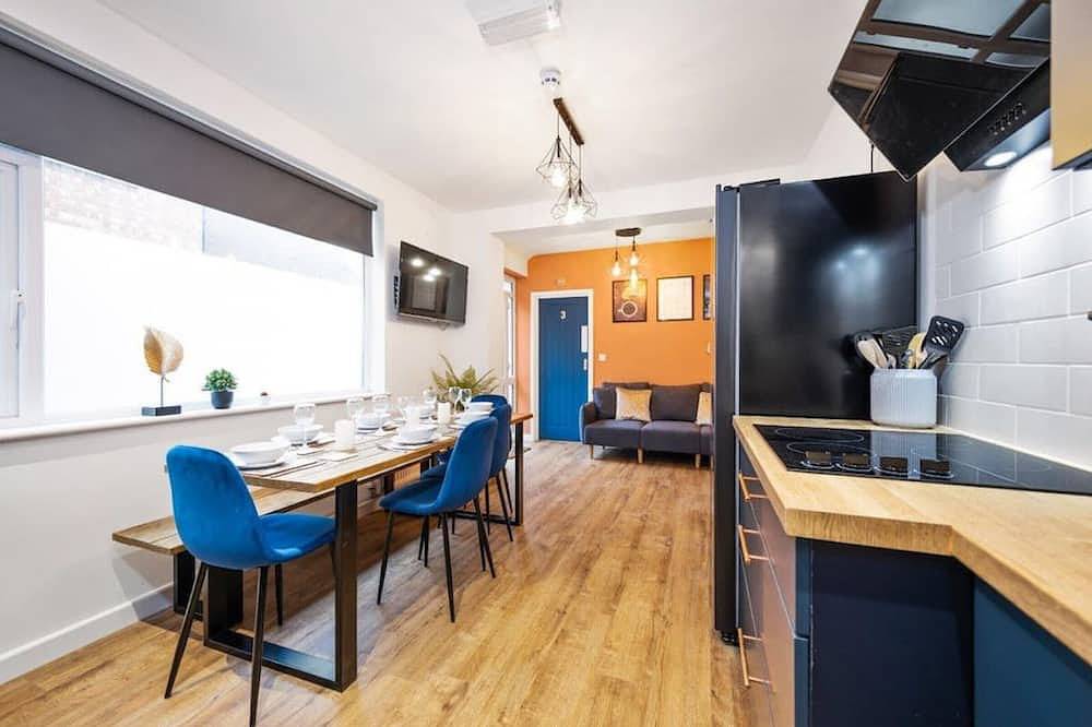 7 bed house| Sleeps 14 | Ensuite |Free Hs Wifi | Tvs in rooms | City Centre | Inspire Homes in Coventry, Birmingham y alrededores