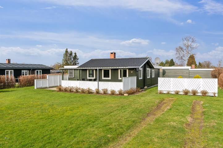 Ferieudlejning for 6 personer, med have og terrasse, husdyr tilladt i Ajstrup Strand