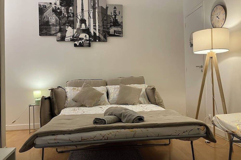 Entire apartment, Studio Chic - between Paris and Disney - Ideal for a romantic getaway for two in Chelles, Seine-et-Marne