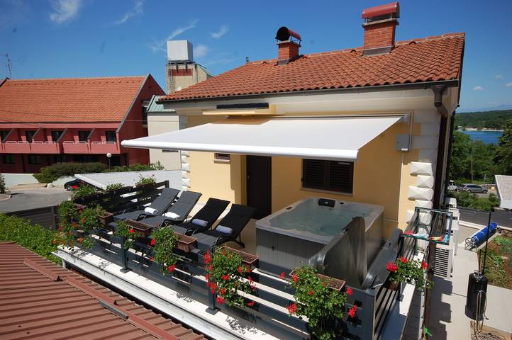 Ferienwohnung für 4 Personen, mit Terrasse in Njivice