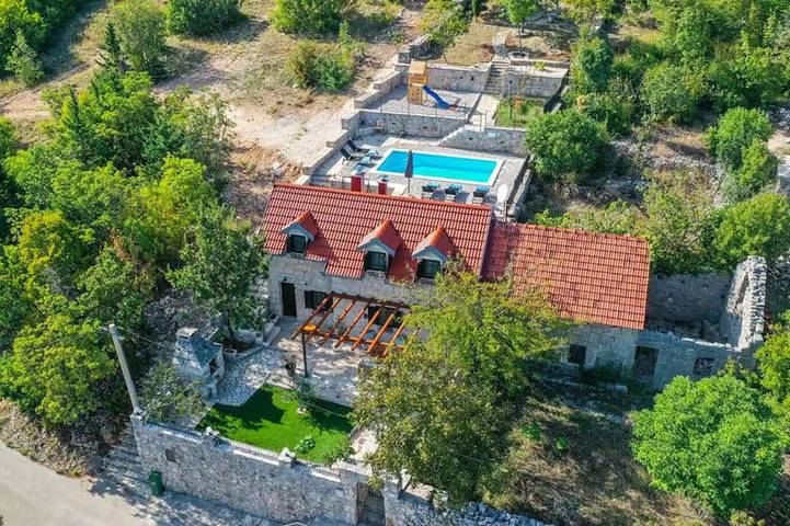Ferienhaus für 5 Personen, mit Terrasse und Garten in Split-Dalmatien
