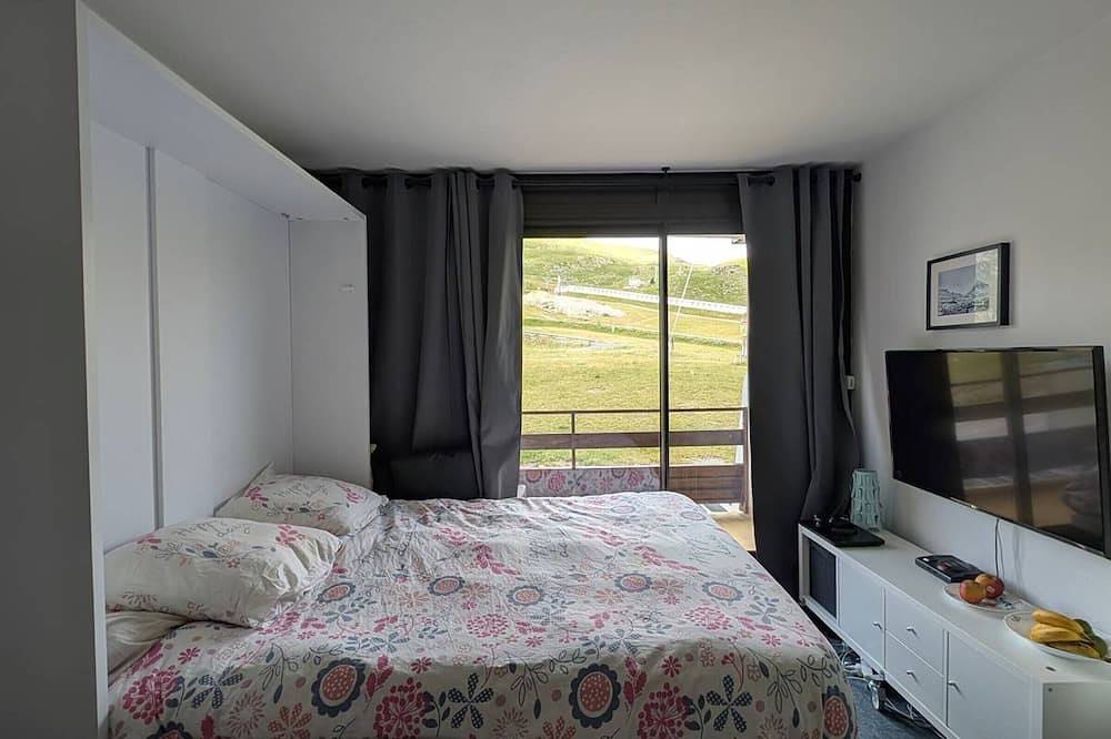 Entire apartment, Cozy studio for 4 with balcony and Wi-Fi, direct access to slopes in La Pierre Saint-Martin, Arette