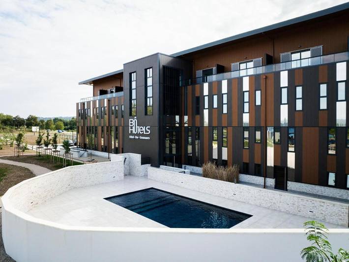 Hôtel pour 2 personnes, avec Terrasse ainsi que Jardin et Piscine à Ambronay