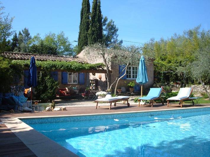Appartement de vacances pour 2 personnes, avec terrasse ainsi que jardin et piscine