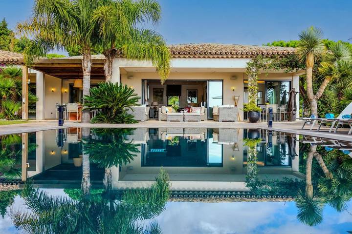 Villa pour 12 personnes, avec Balcon et Terrasse ainsi que Jardin et Piscine dans Gigaro