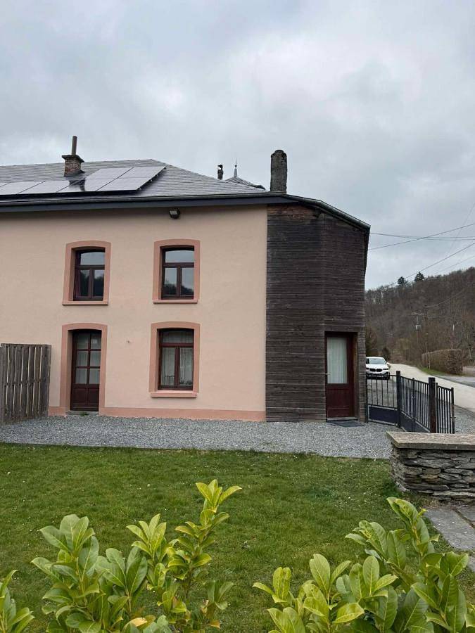 Gîte pour 9 personnes, avec jacuzzi ainsi que terrasse et jardin dans Laviot