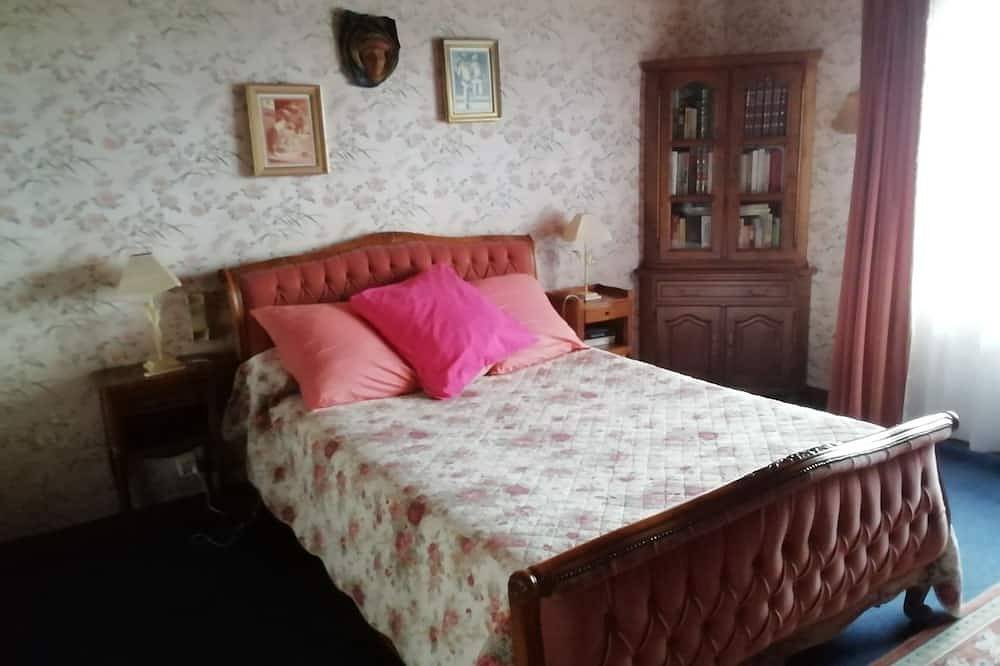 Large charming gîte with breathtaking view of Brocéliande Paimpont forest in Paimpont, Rennes und Umgebung