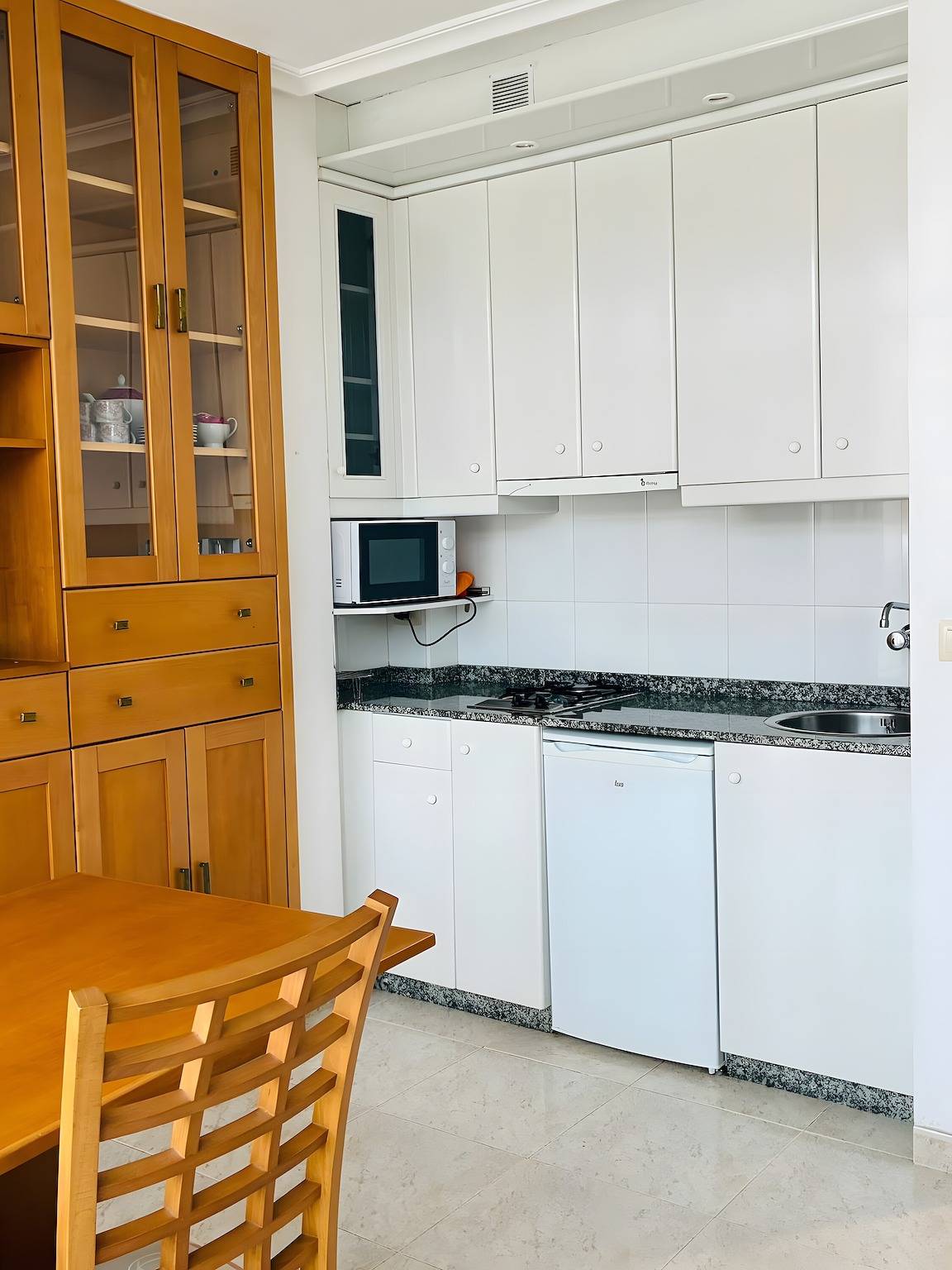 Apartamento inteiro, Apartamento 'Familia Froufe 3' com vista para a montanha, piscina e Wi-Fi in Baños de Molgas, Ourense Região