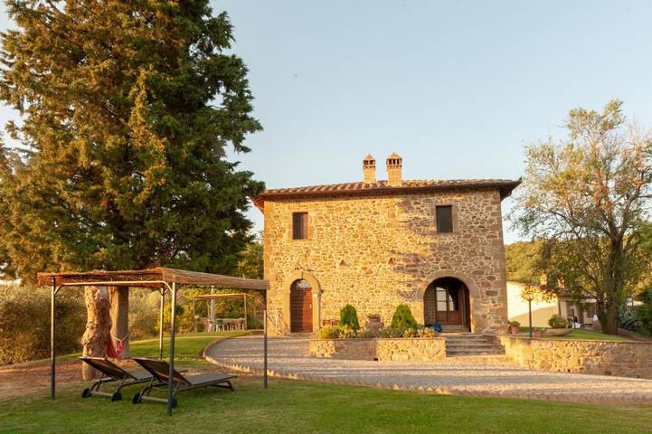 Agriturismo per 4 persone, con Terrazza e Giardino nonché Piscina e Panorama a Panicale