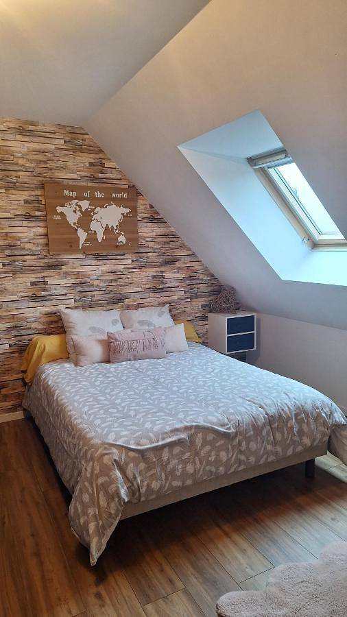 Appartement de vacances entier, Double Room with Shared Bathroom in Cérans-Foulletourte, Sarthe