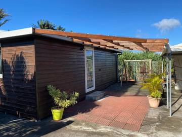 Gîte pour 4 personnes, avec piscine ainsi que vue et jardin à Petite-Île