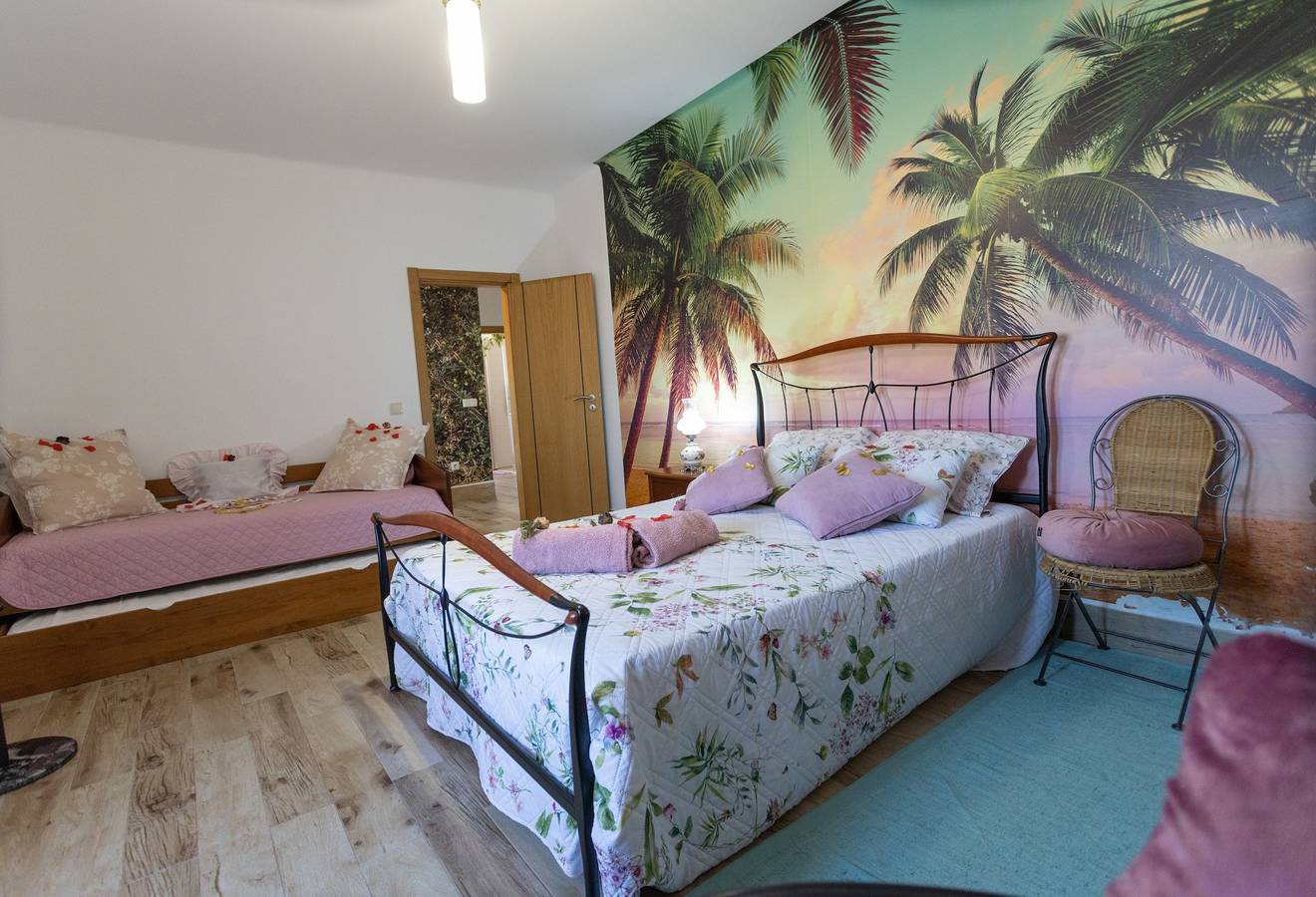 Geheel appartement, Landhuis Das Oliveiras met Privéterras, Gedeelde Tuin en Airconditioning in Uniao de Freguesias Idanha-a-Nova e Alcafozes, Castelo Branco District
