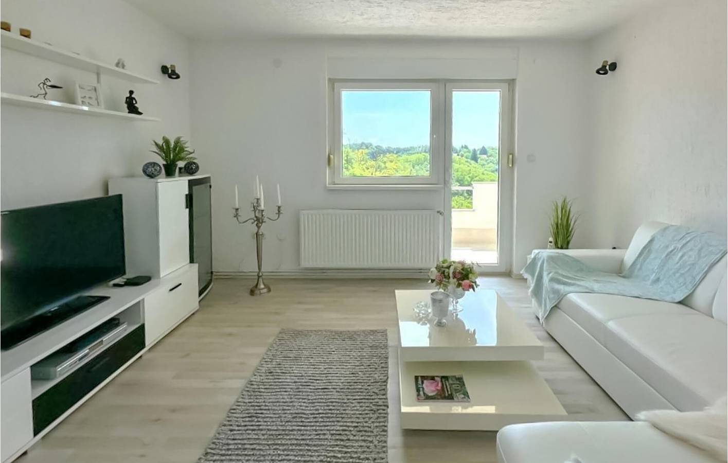 Appartement de vacances entier, Appartement moderne de 2 chambres avec piscine, Wi-Fi et parking in Région de Zagreb