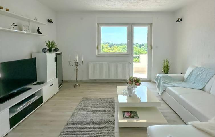 Ganze Ferienwohnung, Modernes Apartment mit 2 Schlafzimmern, Pool, WLAN und Parkplatz in Zagreb und Umgebung
