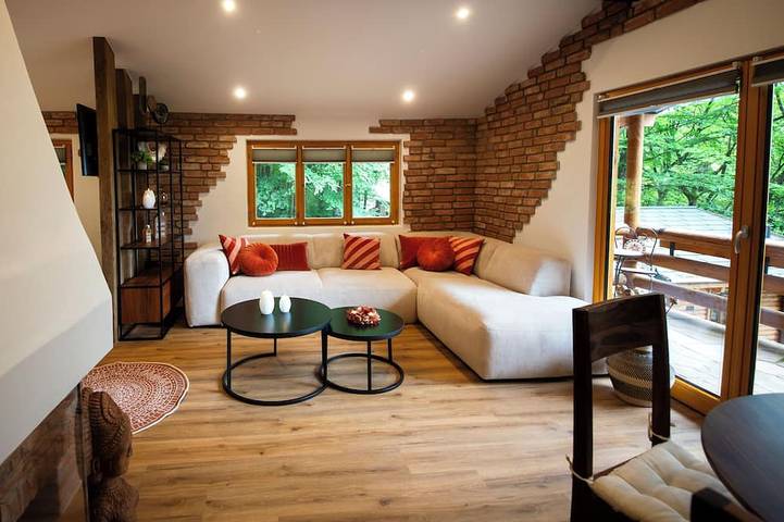 Ferienwohnung für 2 Personen, mit Balkon und Whirlpool sowie Garten und Sauna in Hersdorf