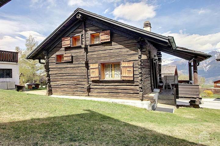 Gîte pour 7 personnes, avec vue et terrasse, animaux acceptés dans Nax