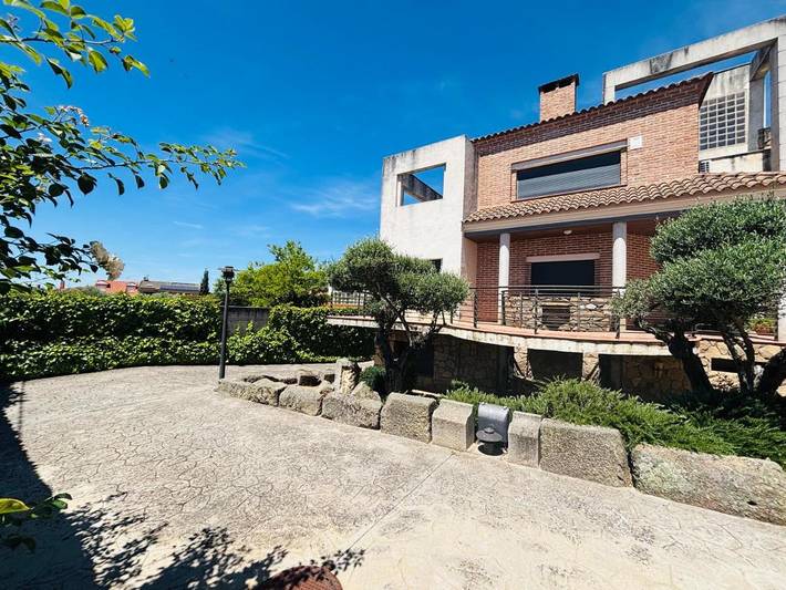 Casa rural para 23 personas, con Balcón y Jacuzzi además de Terraza y Jardín en Sotillo de las Palomas - 2