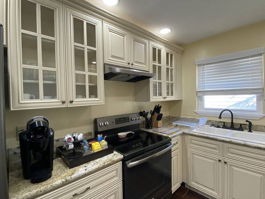 Cozy Garden Home on Private Street in Baton Rouge, East Baton Rouge Parish