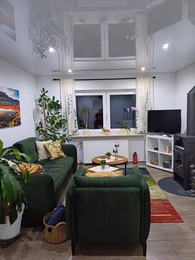 Ferienwohnung für 4 Personen, mit Whirlpool und Terrasse sowie Garten und Ausblick in Hinterweidenthal