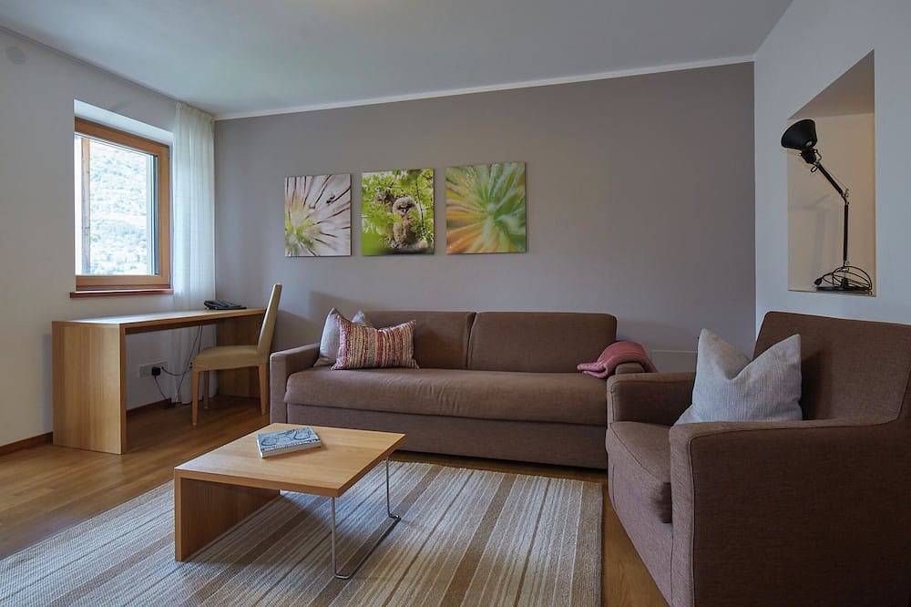 Ganze Wohnung, Apartments Schwarzlehen Idyllische Auszeit mit Bio-Pool inmitten grüner Natur in Tschirland, Naturns