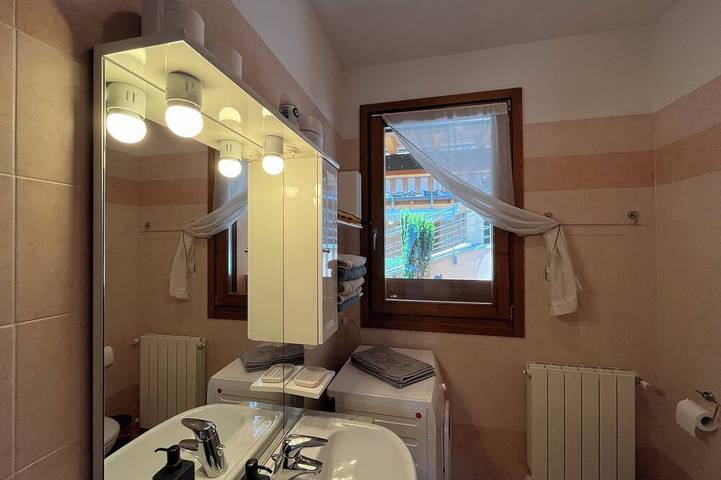 Ganze Wohnung, Charmante Wohnung mit Pool und atemberaubendem Ausblick. in Spinone al Lago, Prealpi Bergamasche Orientali