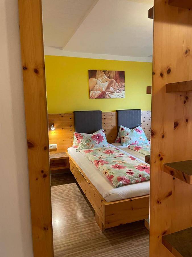 Double Room with Balcony in Weyregg am Attersee, Bezirk Vöcklabruck